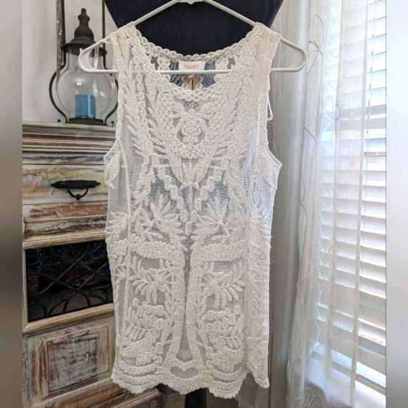 Laundry By Shelli Segal Tops - NWT Laundry by Shelli Segal Sheer Embroidered Sleeveless Top Size XS